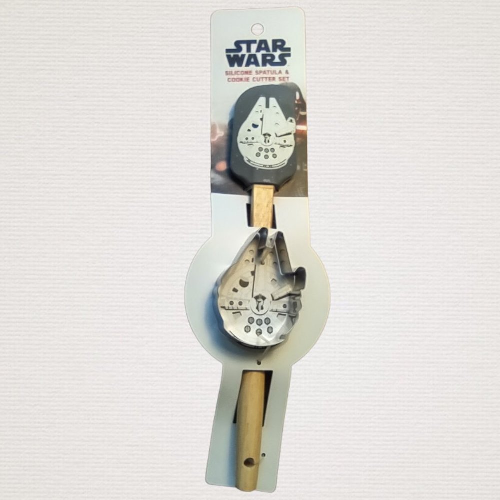 NEW - Star Wars Millennium Falcon Spatula & Cookie Cutter Set - DISNEY